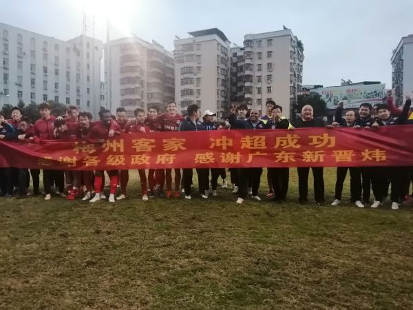 自上周以来，卡马文加就已经恢复场外和短跑训练，本周五卡马文加更是已经恢复了部分团队训练。